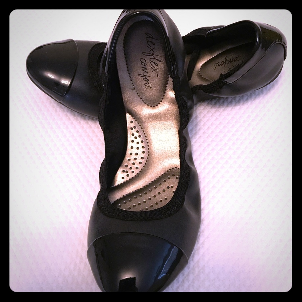 Black ballet flats